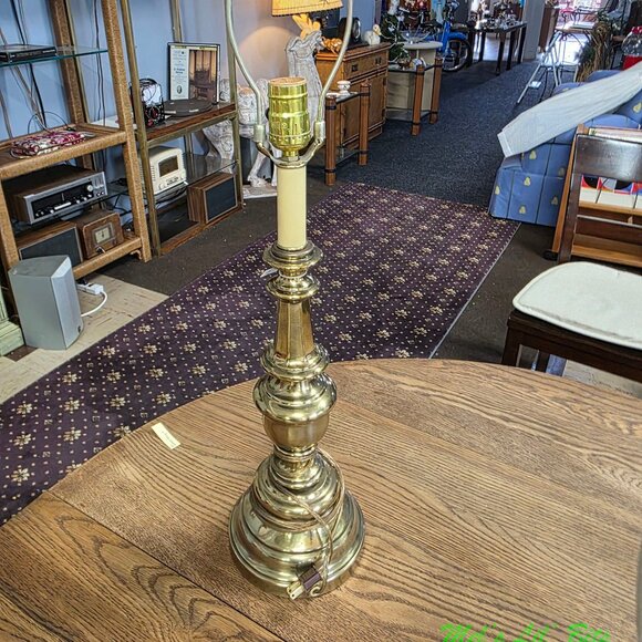 Vintage Brass Hollywood Regency Style Table Lamp - Picture 4 of 4